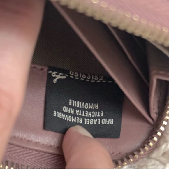 Luxury Coquette FENDI By the Way Pink Blush Rose Leather Zip Around Long Wallet - Picture 3 of 13